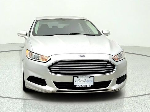 Used 2016 Ford Fusion SE FWD image 2