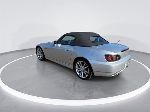 Used 2004 Honda S2000 image 9