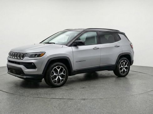 Used 2025 Jeep Compass Limited AWD/4WD image 3