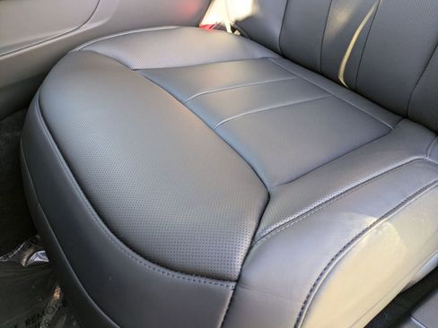 New 2026 Land Rover Range Rover Sport SE image 4