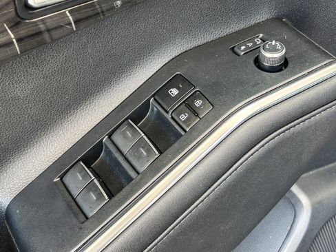Used 2023 Toyota Highlander Limited FWD image 25