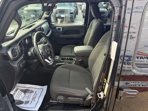 Used 2022 Jeep Wrangler Unlimited Sahara w/ Cold Weather Group image 5