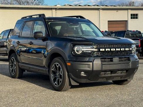Certified 2025 Ford Bronco Sport Outer Banks w/ Outer Banks Tech Package+ AWD/4WD image 1
