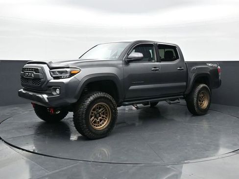 Used 2020 Toyota Tacoma TRD Off-Road image 3