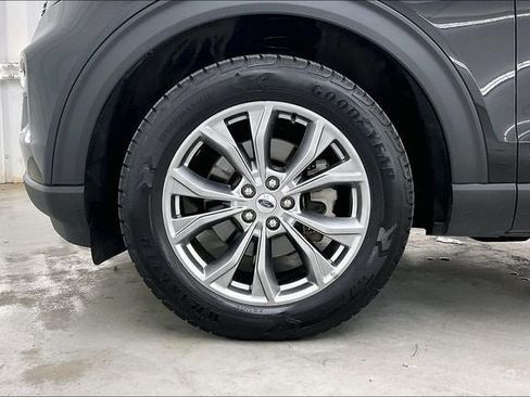 Used 2022 Ford Explorer XLT w/ Equipment Group 202A AWD/4WD image 10