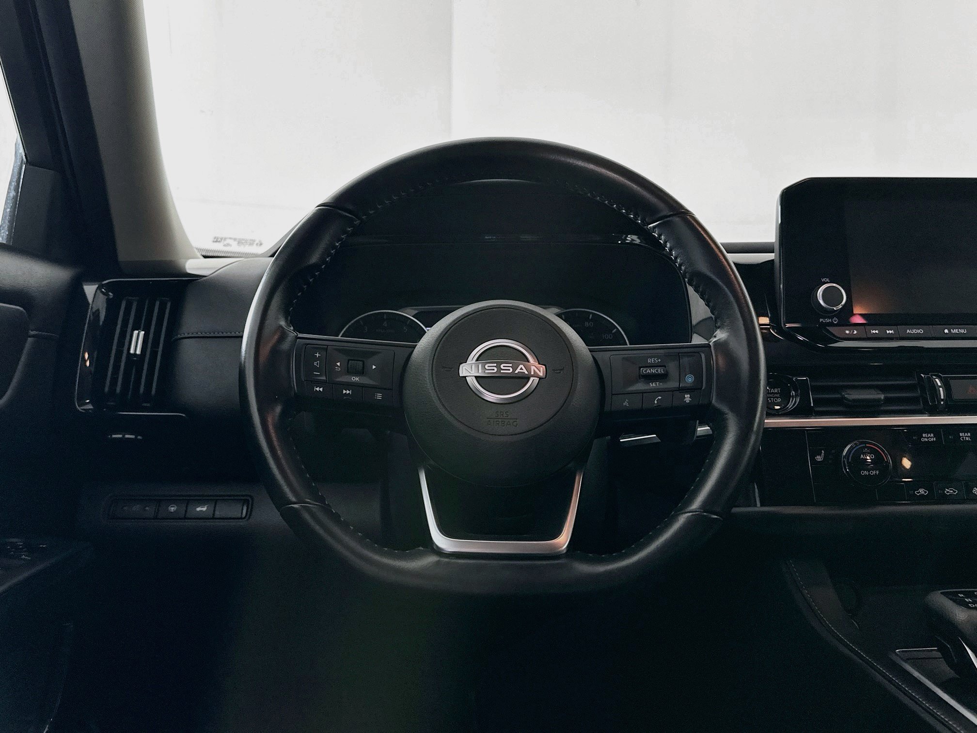 Used 2025 Nissan Pathfinder SV FWD image 18