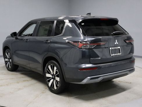 New 2026 Mitsubishi Outlander SE image 7