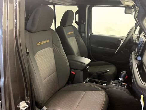 Used 2025 Jeep Gladiator Mojave image 6