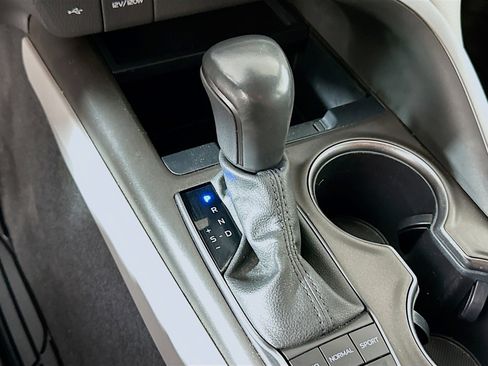 Used 2022 Toyota Camry SE FWD image 23