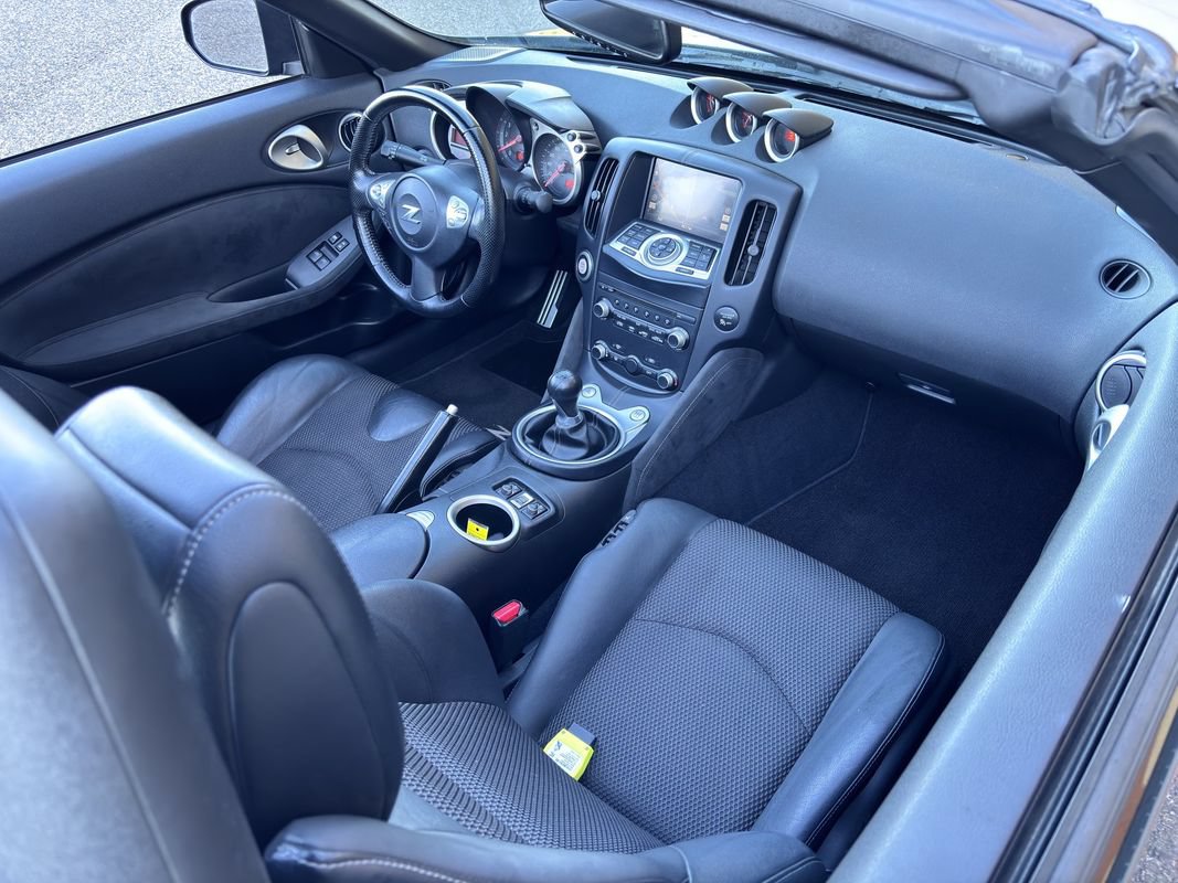 Used 2011 Nissan 370Z Touring w/ Sport Pkg RWD image 36