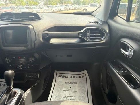 Used 2018 Jeep Renegade Altitude FWD image 23
