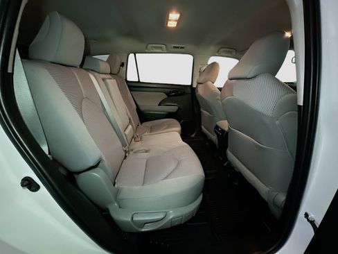 Used 2023 Toyota Highlander L AWD/4WD image 38