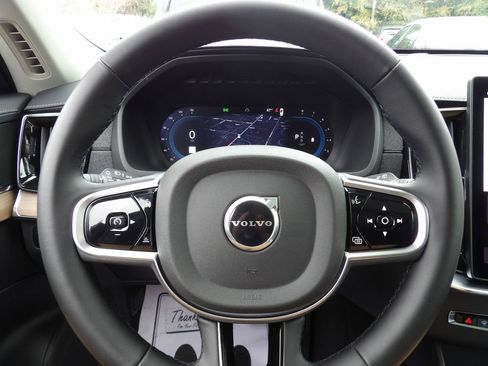 Certified 2025 Volvo XC90 B6 Plus image 17
