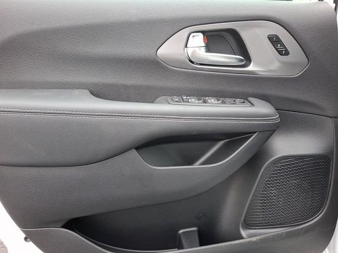 New 2026 Chrysler Pacifica Select image 10