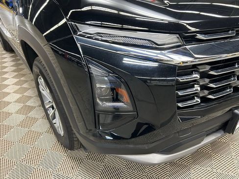 Used 2025 Chevrolet Equinox LT AWD/4WD image 3