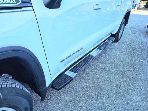 New 2026 GMC Sierra 1500 SLE w/ Preferred Package image 9