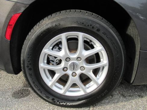 Certified 2023 Chrysler Voyager LX FWD image 8