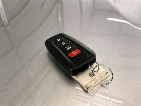 Used 2021 Toyota Camry SE w/ Cold Weather Package FWD image 9