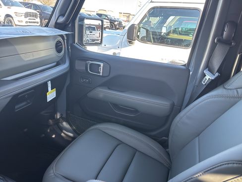 New 2026 Jeep Gladiator Mojave AWD/4WD image 31