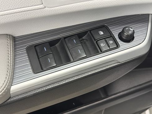 Used 2025 Toyota Sienna LE AWD/4WD image 24