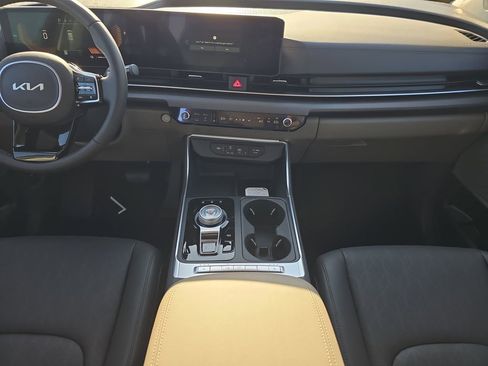 New 2026 Kia Carnival EX FWD image 14