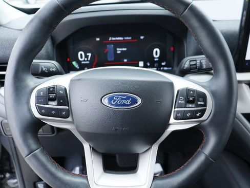 Used 2025 Ford Explorer Active w/ Active Comfort Package RWD image 11