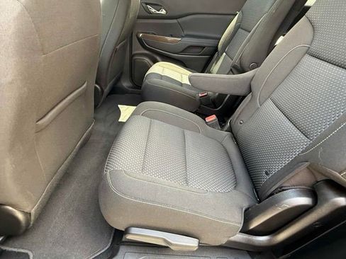Certified 2023 GMC Acadia SLE w/ Driver Convenience Package AWD/4WD image 22