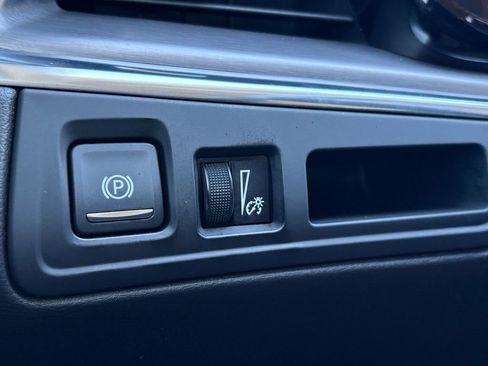 Used 2019 Cadillac XT5 Luxury image 3