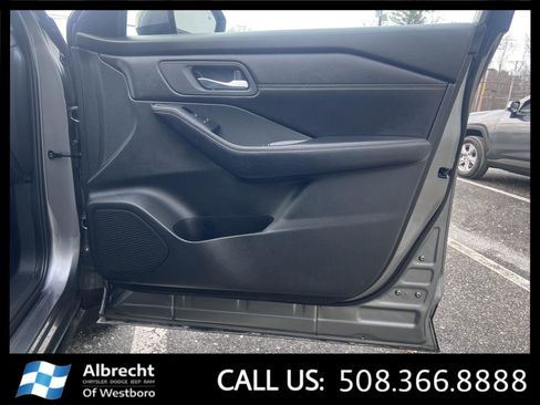 Used 2024 Nissan Rogue SV w/ SV Premium Package image 22