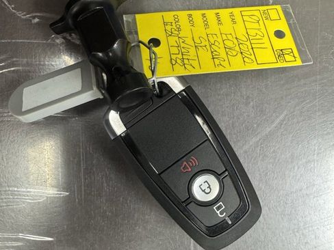 Used 2020 Ford Escape SE image 12