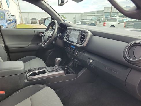 Used 2023 Toyota Tacoma TRD Off-Road image 33