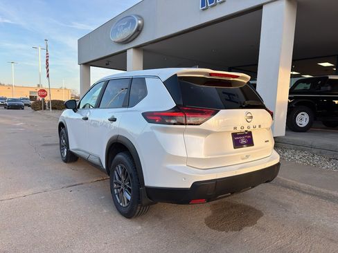 Used 2024 Nissan Rogue S image 6
