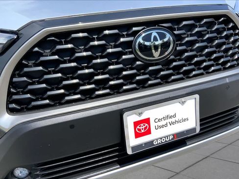 Certified 2025 Toyota Corolla Cross XLE FWD image 29