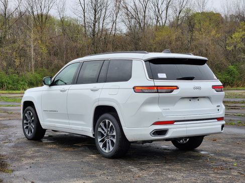 New 2025 Jeep Grand Cherokee L Overland w/ Luxury Tech Group IV image 12