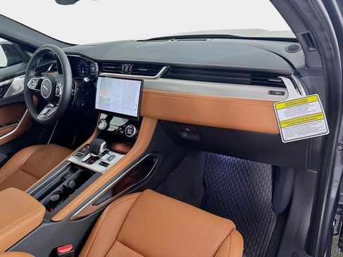 Used 2026 Jaguar F-PACE R-Dynamic S image 31