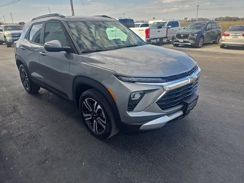 Used 2025 Chevrolet TrailBlazer LT w/ Convenience Package image 9