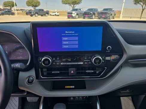 Used 2023 Toyota Highlander Limited image 20