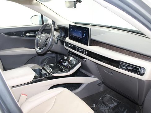 Used 2023 Lincoln Nautilus Reserve FWD image 30