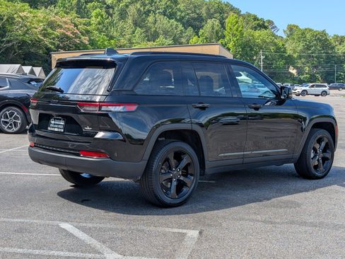Used 2024 Jeep Grand Cherokee Limited w/ Black Appearance Package RWD image 9