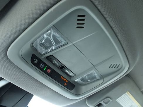 Used 2017 Chevrolet Volt LT w/ Comfort Package image 27