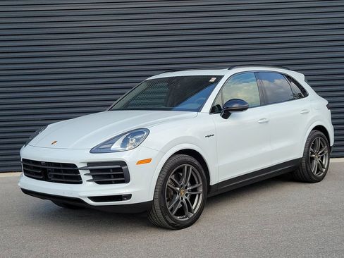 Certified 2023 Porsche Cayenne Platinum Edition AWD/4WD image 1