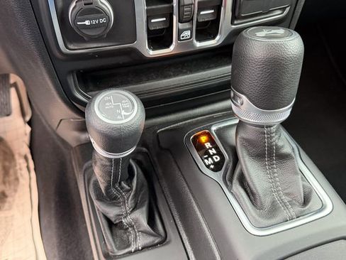 Used 2025 Jeep Wrangler Unlimited Sahara w/ Safety Group AWD/4WD image 16