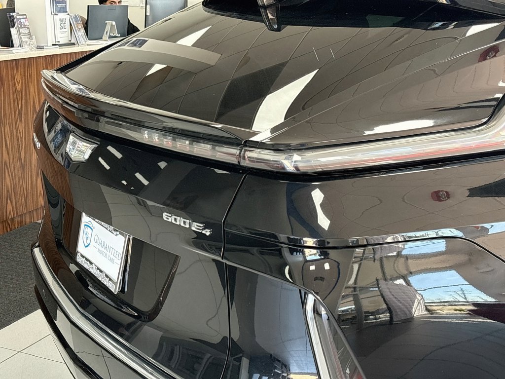 Used 2024 Cadillac Lyriq Luxury AWD/4WD image 13