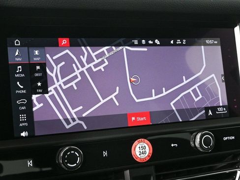 Certified 2025 Porsche Macan image 13