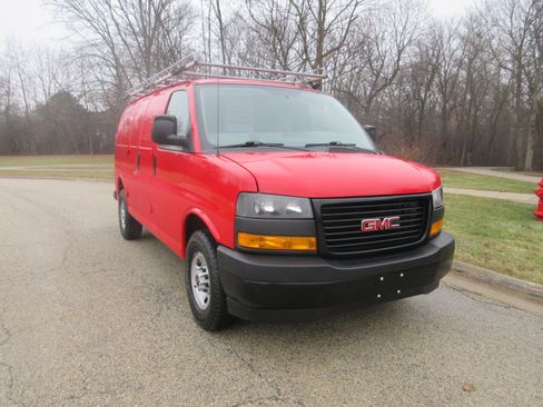 Used 2019 GMC Savana 3500 w/ Driver Convenience Package image 16