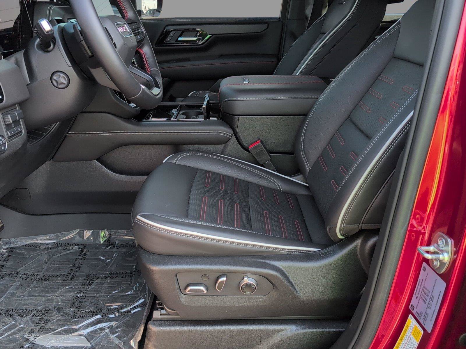 Used 2025 GMC Yukon AT4 Ultimate AWD/4WD image 3