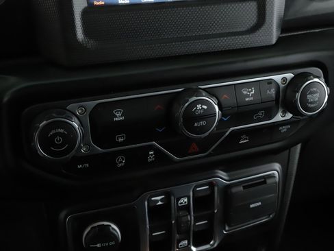 Used 2021 Jeep Wrangler Unlimited Sahara image 14