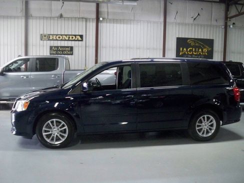 Used 2013 Dodge Grand Caravan SXT w/ UConnect Hands-Free Group image 5
