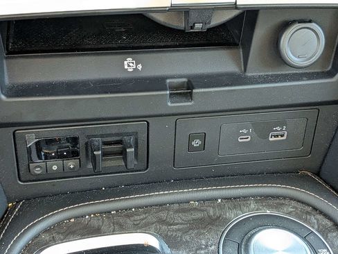 Used 2022 Nissan Armada Platinum w/ Captain's Chairs Package RWD image 25