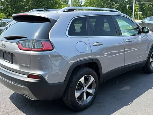 Used 2019 Jeep Cherokee Limited w/ Technology Group AWD/4WD image 5